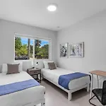 Stylish 4 Bedroom Home With Pool, 12 Minutes To The Beach