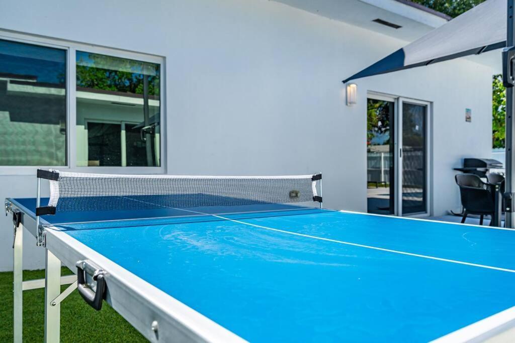 Stylish 4 Bedroom With Pool, 12 Minutes To The