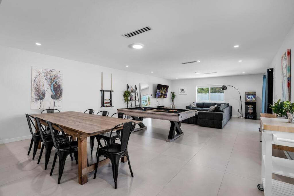 Stylish 4 Bedroom With Pool, 12 Minutes To The Villa
