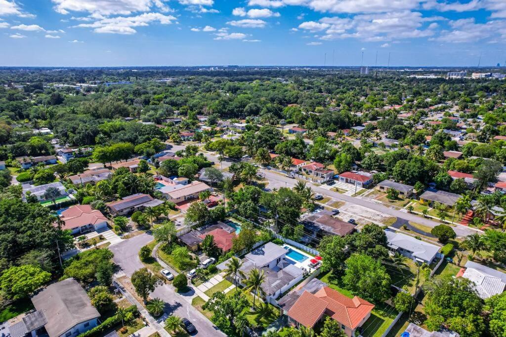 Stylish 4 Bedroom With Pool, 12 Minutes To The * Miami