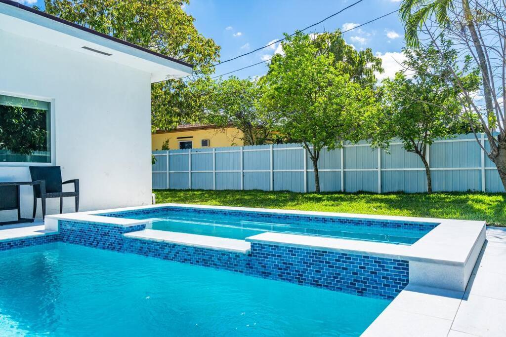 Stylish 4 Bedroom With Pool, 12 Minutes To The Villa *