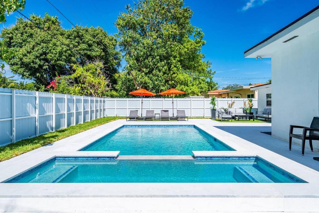 Stylish 4 Bedroom With Pool, 12 Minutes To The Villa *