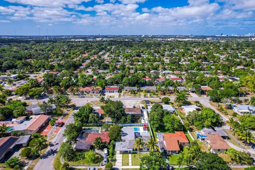 Stylish 4 Bedroom With Pool, 12 Minutes To The * Miami